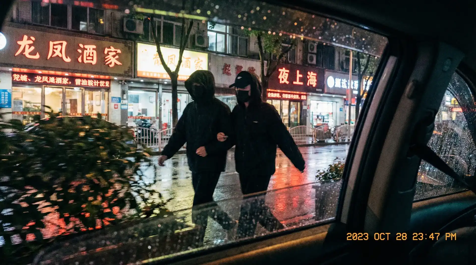 6T体育 - 顶流明星深夜密会现场抓拍照片